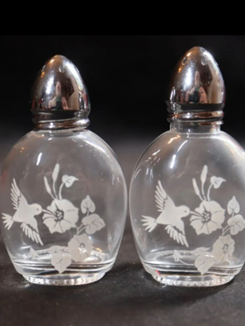 Vintage Avon 24% Lead Crystal Etched Hummingbird Salt & Pepper Shaker Set